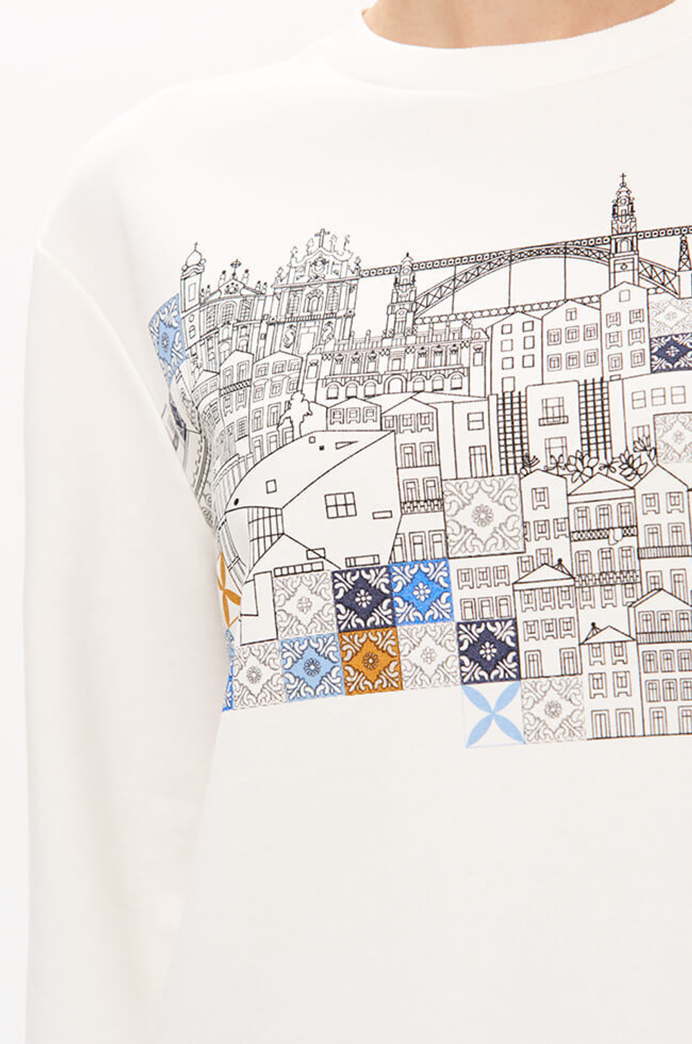 23351 Свитшот женский (молочный)