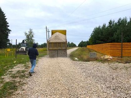 Улица Усадебная отсыпана щебнем средней фракции