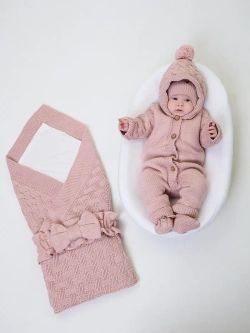 Конверт на выписку для новорожденных вязаный