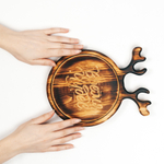 Деревянная менажница из кедра для подачи блюд и закусок с гравировкой "Время чудес". MG78