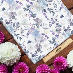 Ткань муслин сиреневый букет на белом фоне