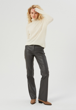 Брюки женские из экокожи серые