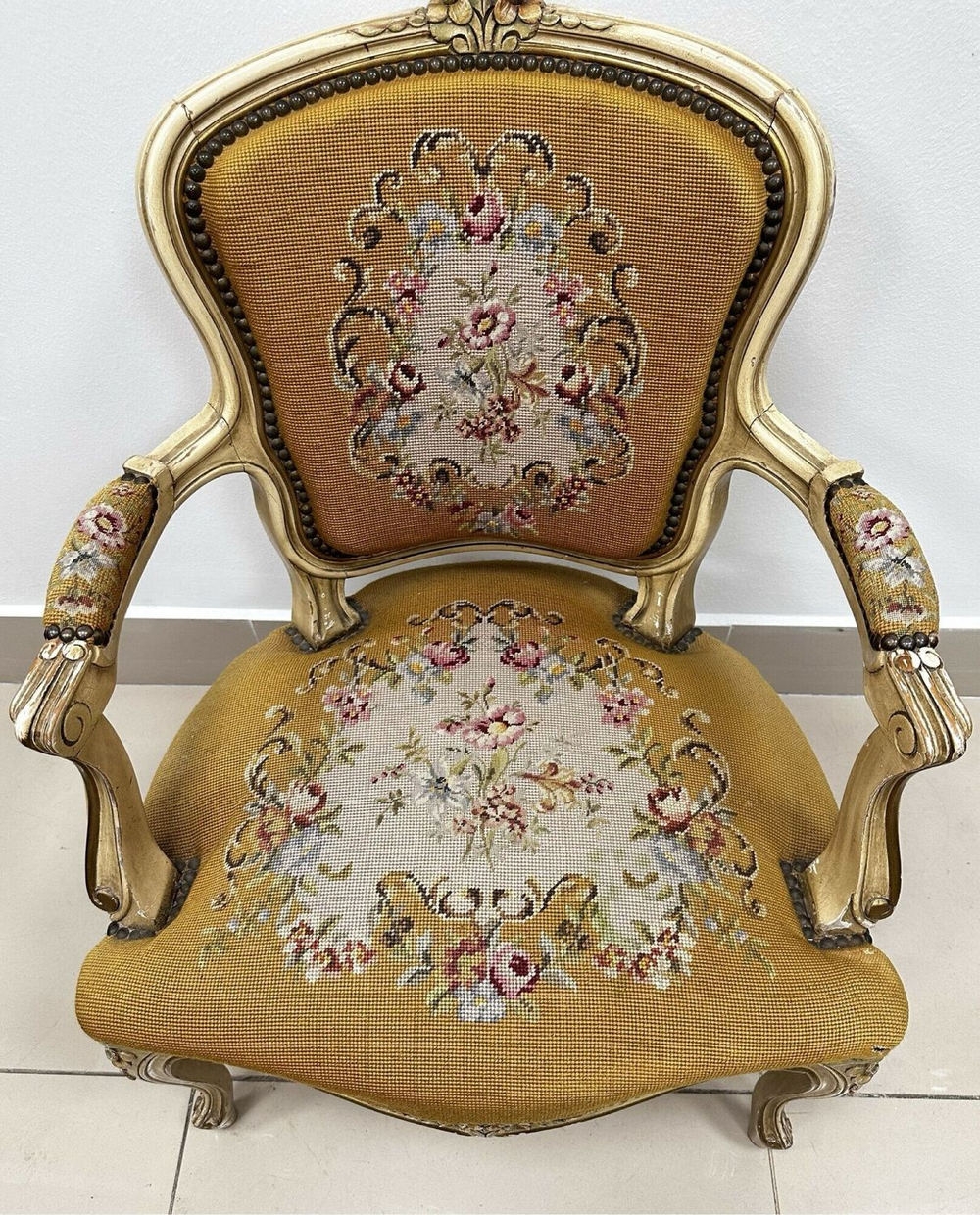 Кресло в стиле Людовика XV