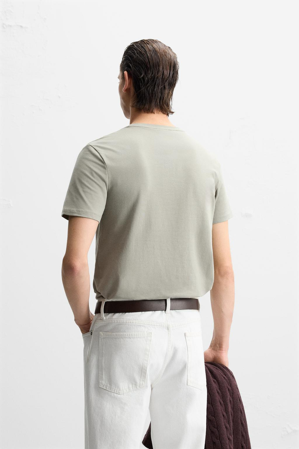 Базовая футболка slim fit