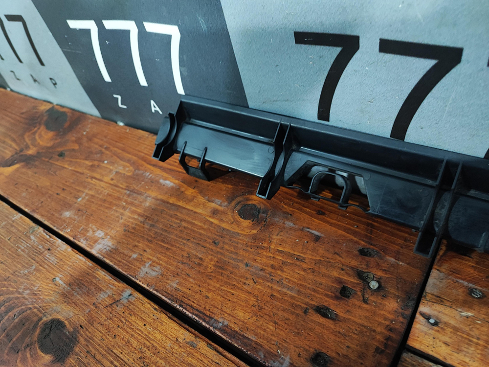 Кронштейн радиатора BMW 3-Series (E46) 98-10 Б/У Оригинал 17111436245