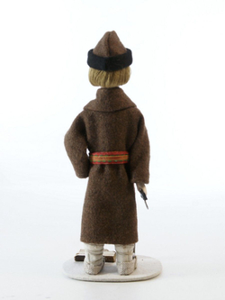 Фарфоровая кукла коллекционная Юный дровосек в зимней крестьянской одежде