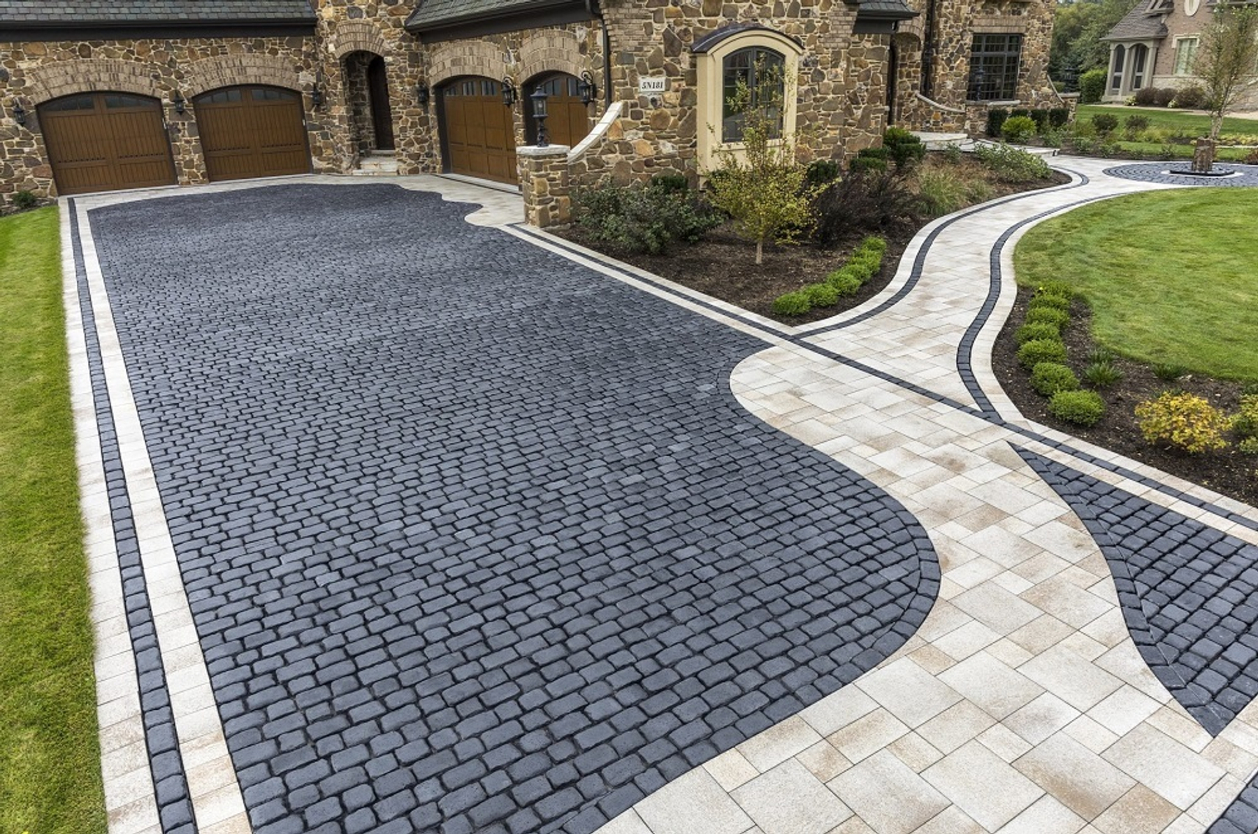 Тонкости мощения дорожки