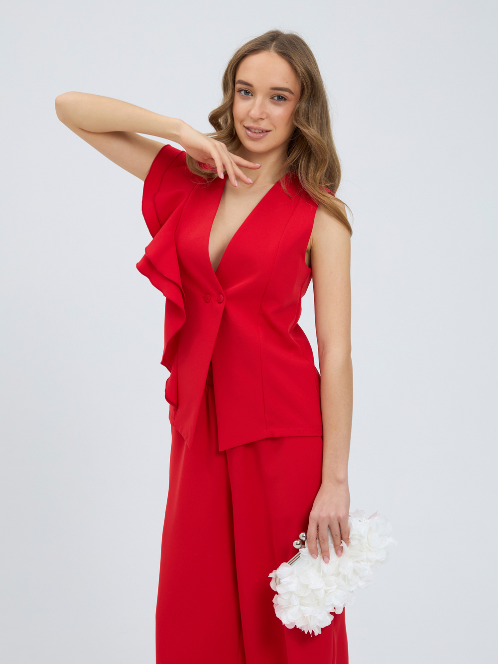 Костюм нарядный двойка брючный с жилеткой красный