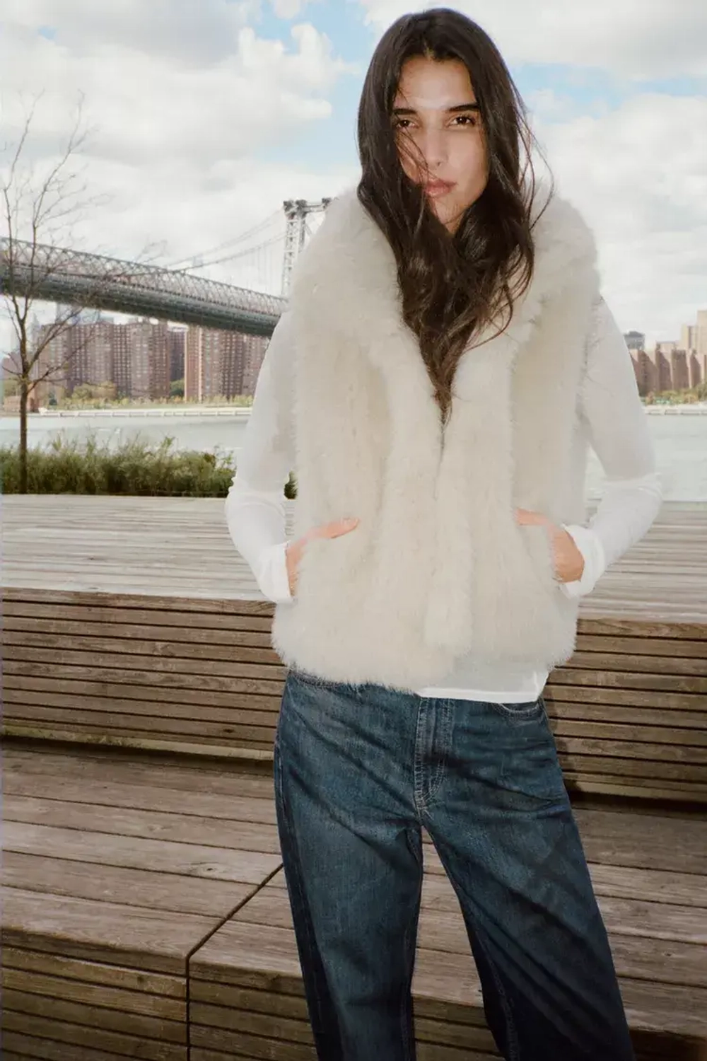 ZARA ЖИЛЕТ ИЗ ИСКУССТВЕННОГО МЕХА, СВЕТЛО-БЕЖЕВЫЙ