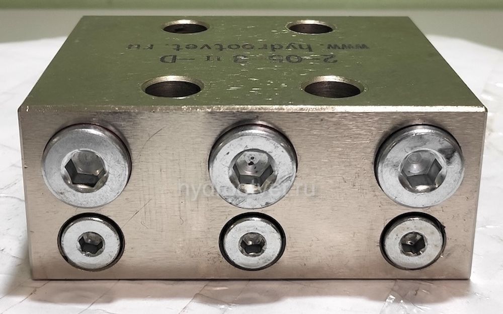 2-05-3П-D (5ccm/str) - Питатель модульного исполнения для двухлинейных смазочных систем с рабочим давлением 200 бар, количество выходов 3, максимальная доза на выход 5 мл/цикл, без индикатора