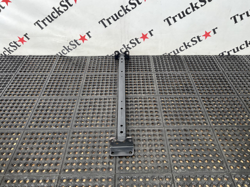 Кронштейн бампера центральный 2023г