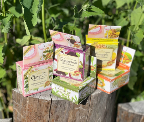 Отбеливающая зубная паста с Бананом Banana Herbal Toothpaste Rochjana