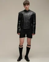 Черная кожаная куртка 