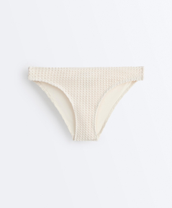 OYSHO Классические трусики-бикини из рельефной ткани, экрю
