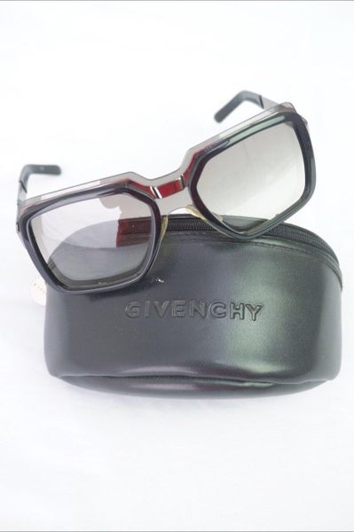 pinko, guess, levi’s, calvin klein