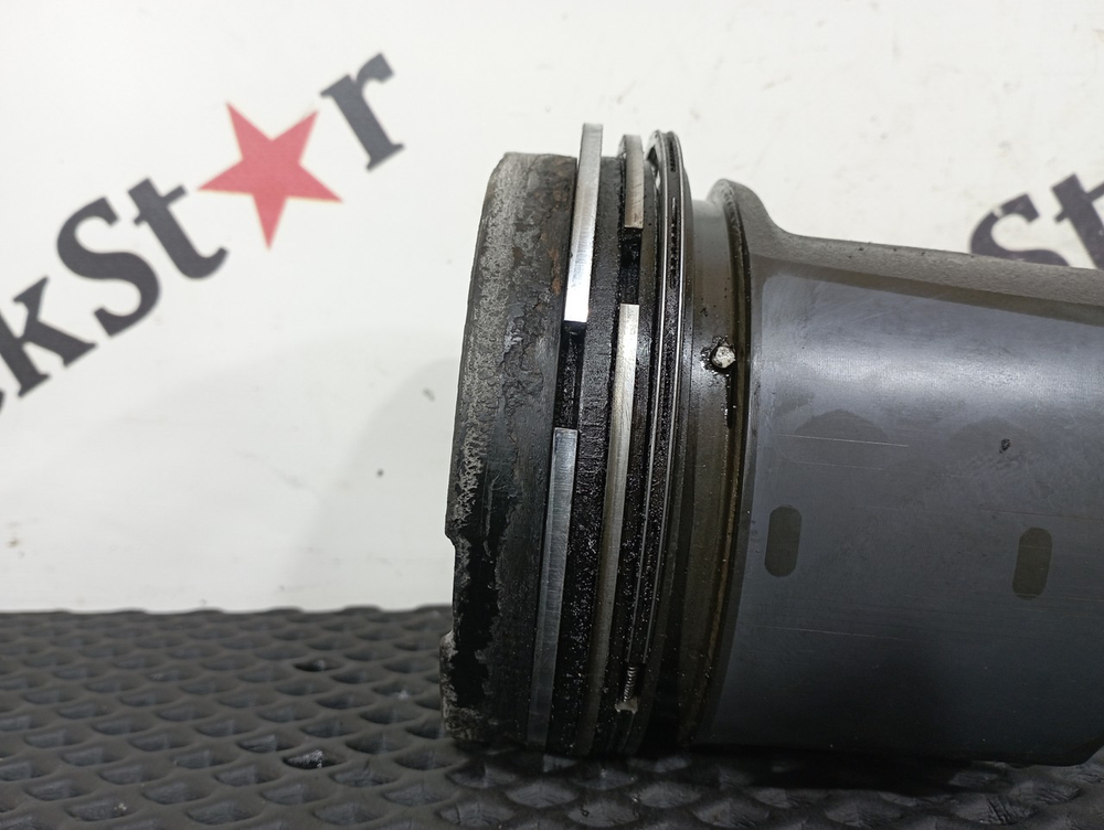 Поршень с шатуном