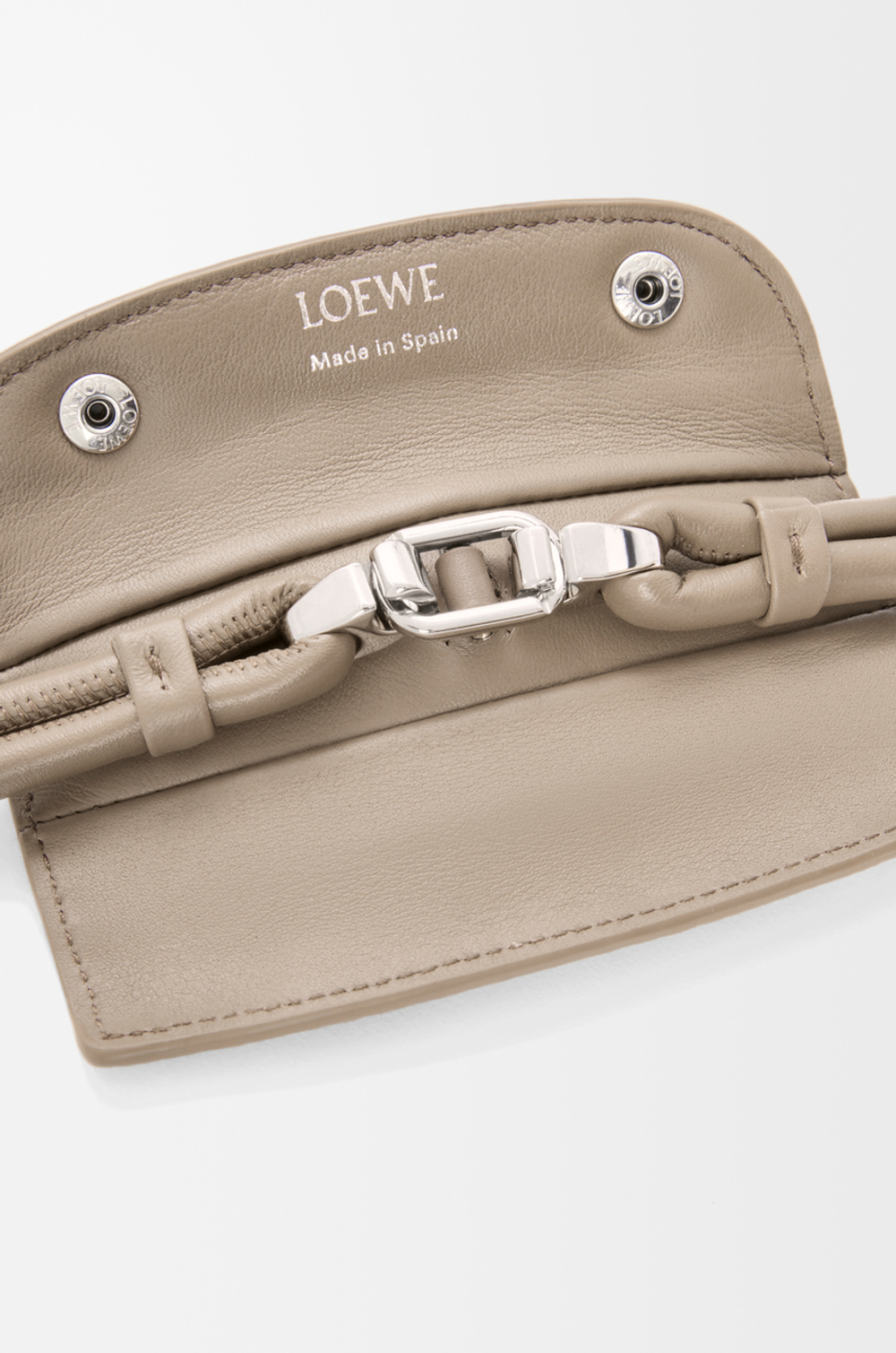 Loewe Сумка Madrid среднего размера из мягкой зернистой телячьей кожи, цвет глины