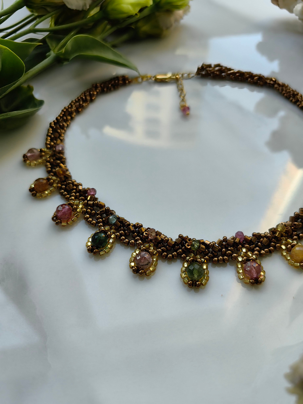 Колье "Черепица" ручной работы из бисера и камня Турмалин