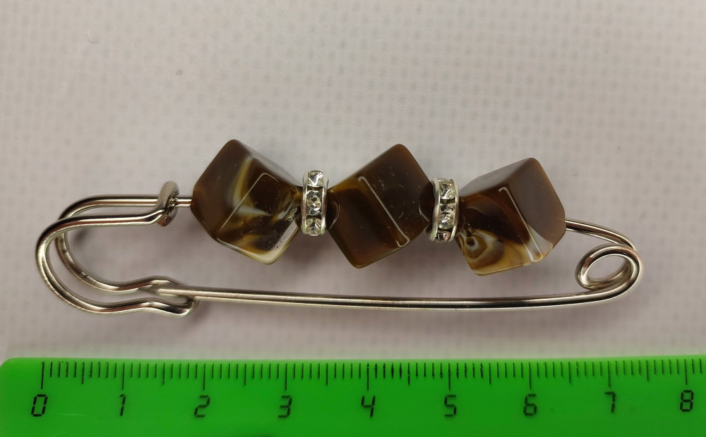 Булавка брошь "Коричневые камешки" для кардигана, пальто, платков, костюмов, шарфа, одежды .Цвет коричневый.