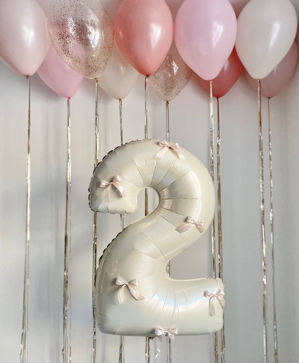 Светлые пудровые воздушные шары на 2 годика №3105
