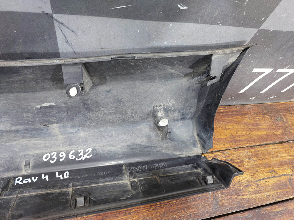 Накладка двери задней правой Toyota RAV4 IV (XA40) 15-19 Б/У Оригинал 7507742020