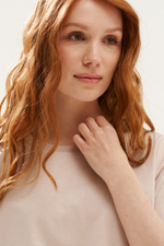 23510 Футболка женская (бежевый)