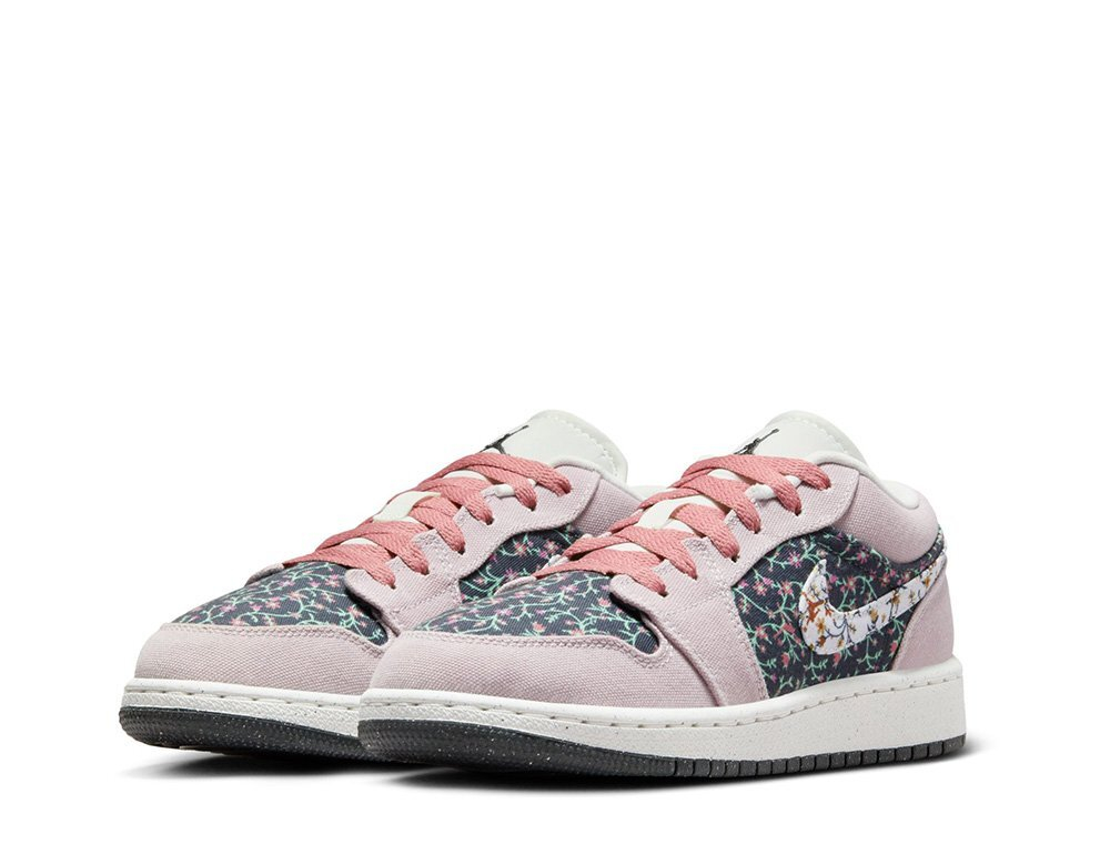 Баскетбольные детские кроссовки Air Jordan 1 Low SE (GS) "Canvas Floral"