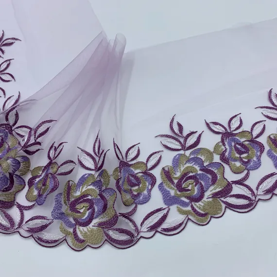 Вышивка на сетке лаванда (правая) 20 см