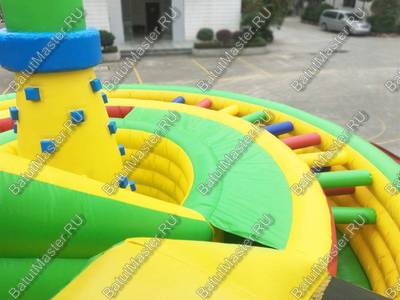 Надувная полоса препятствий "Мощный лабиринт" размер 15*8*6 м