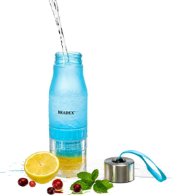 Бутылка для воды с соковыжималкой 0,6 л. голубая