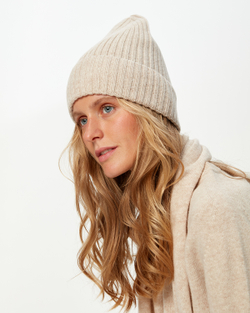 Шапка в рубчик с подворотом