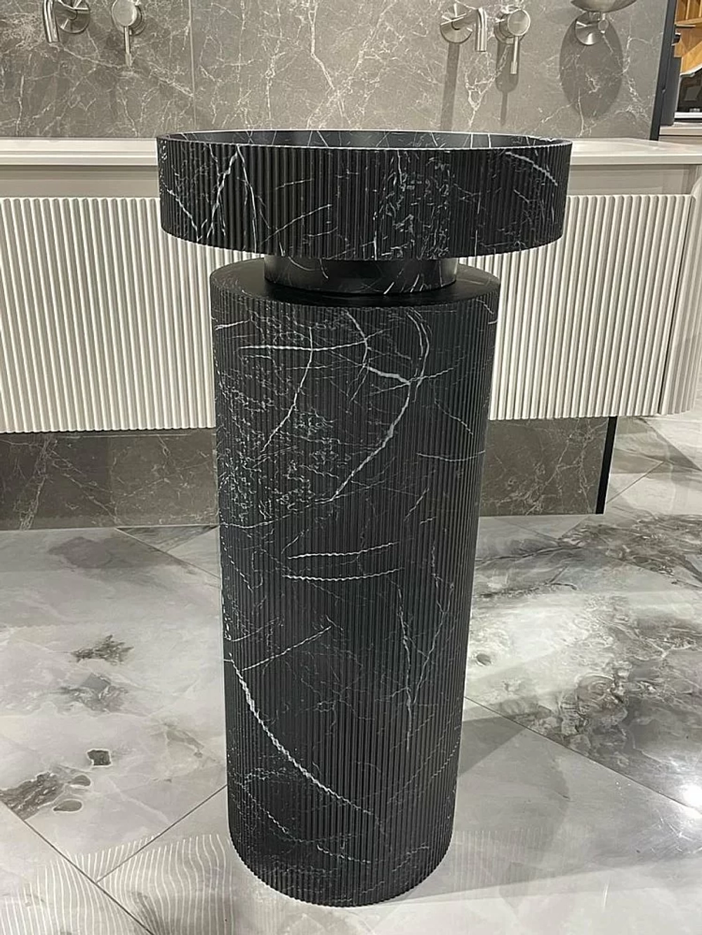 Раковина на пьедестале Boheme SOLE Corian 40 черный мрамор