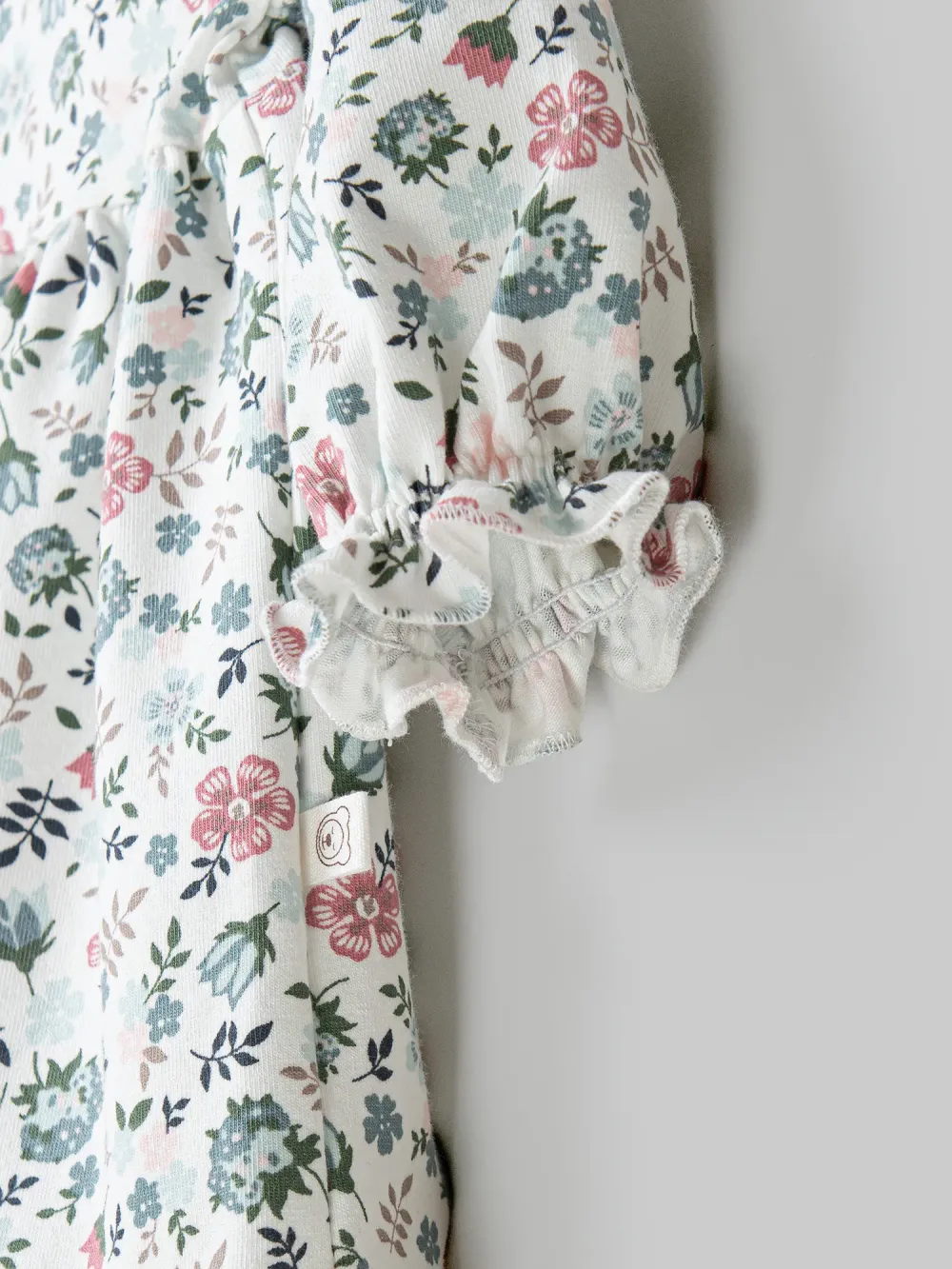 Платье с оборкой "Цветы" 0+