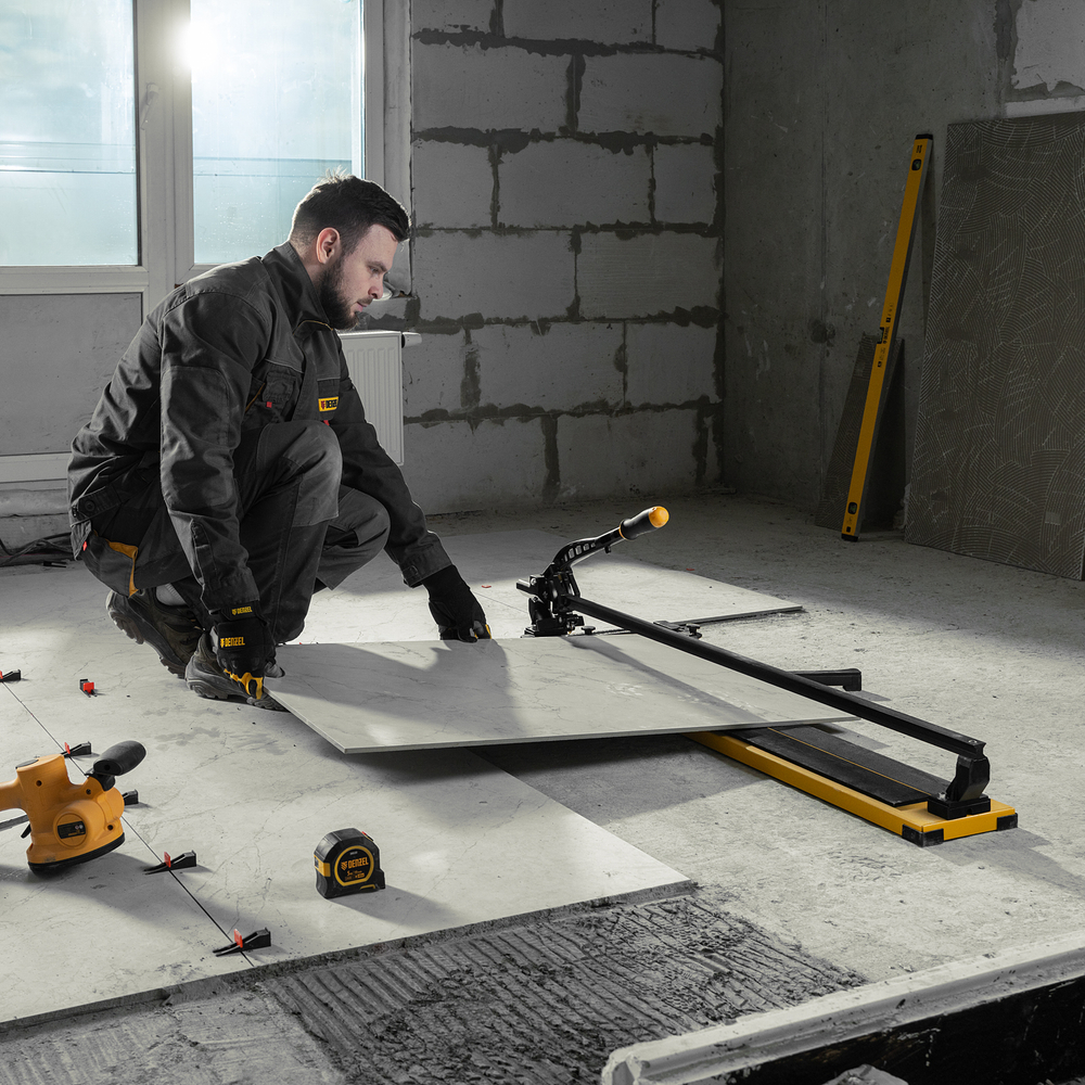 Плиткорез рельсовый 1000х16мм, каретка на подш., стальная станина, усил. рукоятка-пенал Denzel