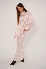 Костюм в горошек с юбкой в макси длине из вискозного шелка