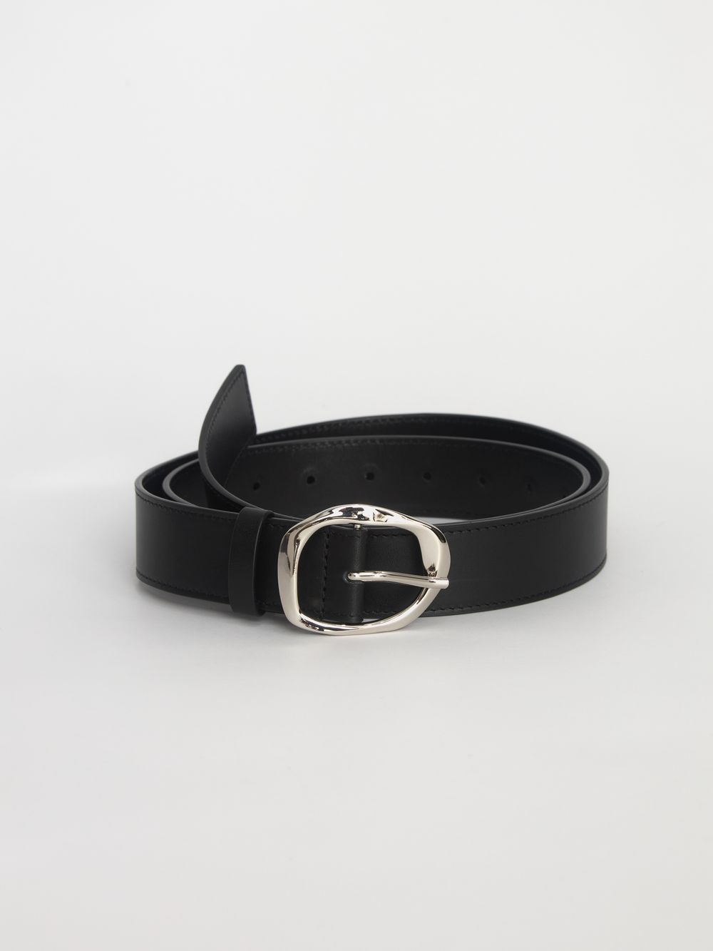 БАЗОВЫЙ РЕМЕНЬ С МЯТОЙ ПРЯЖКОЙ BLACK