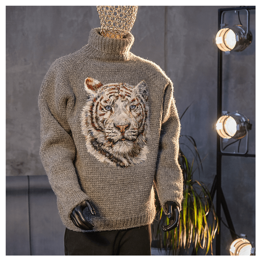 Шерстяной свитер «Сибирский душегрей» белый тигр