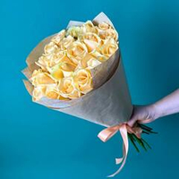 Букет цветов из 21 кремовой розы Россия