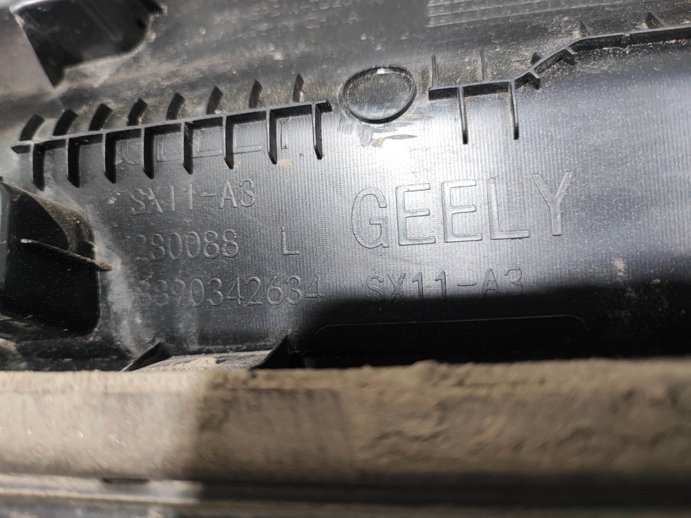 Накладка двери передней левой Geely Coolray 23-нв Б/У Оригинал 5075078600