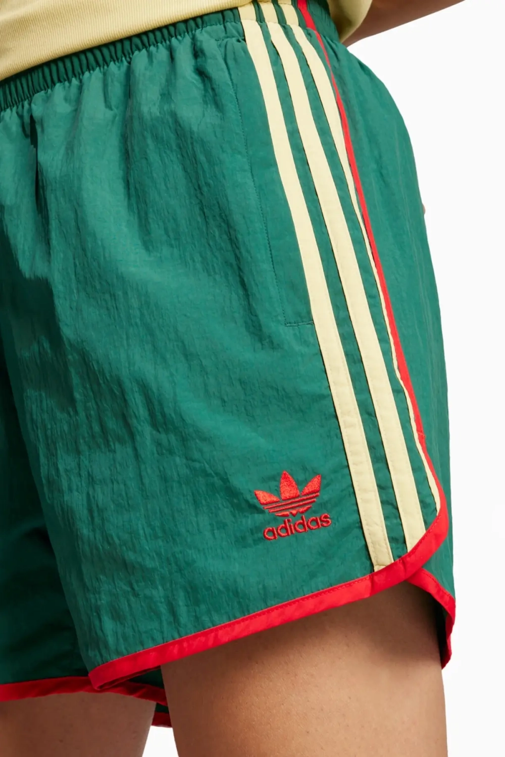 Шорты adidas Adicolor Classics Sprinter - зеленый