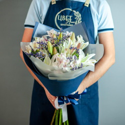 Букет из лилий и альстромерий с лимониумом