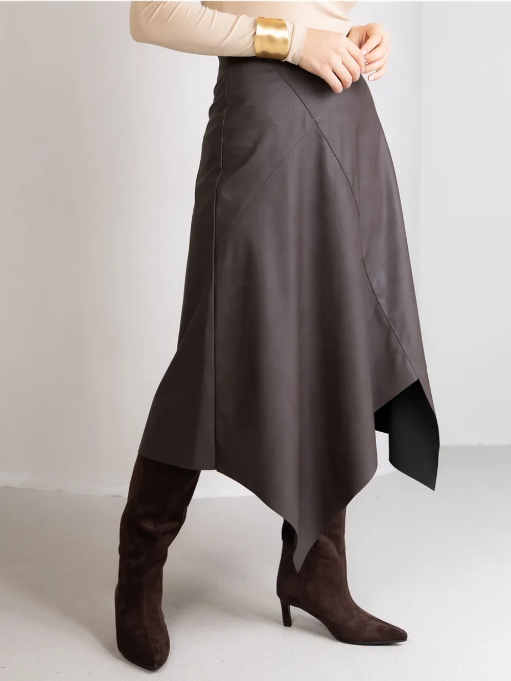 Юбка кожаная трапеция миди