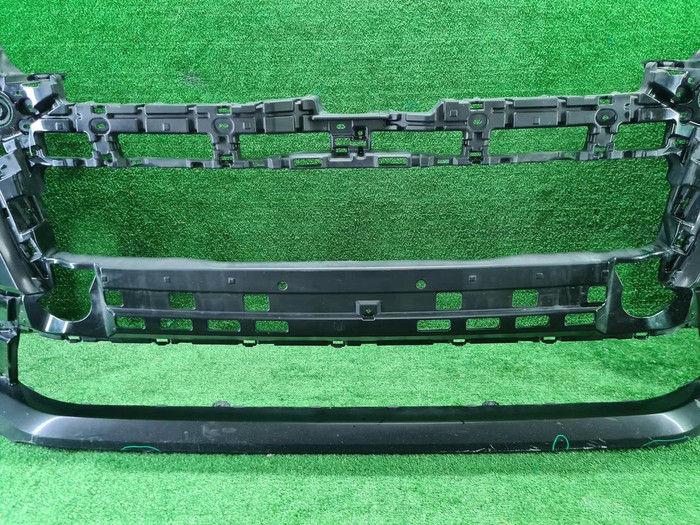 Бампер передний Toyota Hiace Н300 (2019-н.в.)