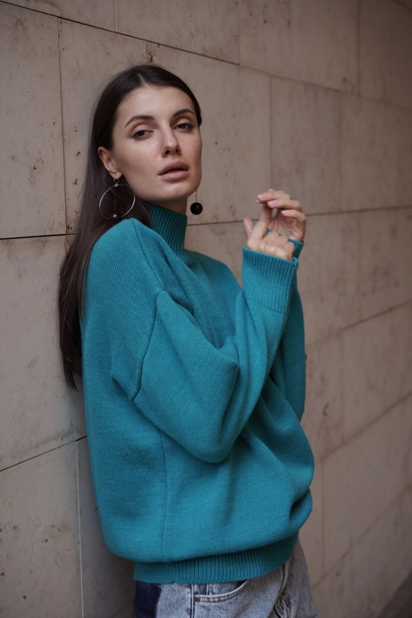 Свитер бирюзовый