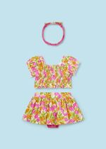 футболка с юбкой и повязкой на голову