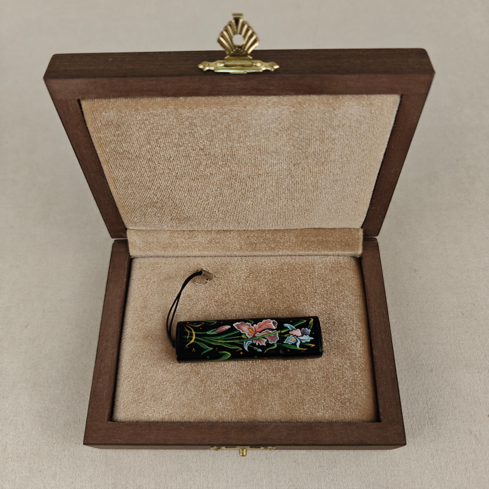 Флешка USB в футляре с ручной росписью "Ирисы"