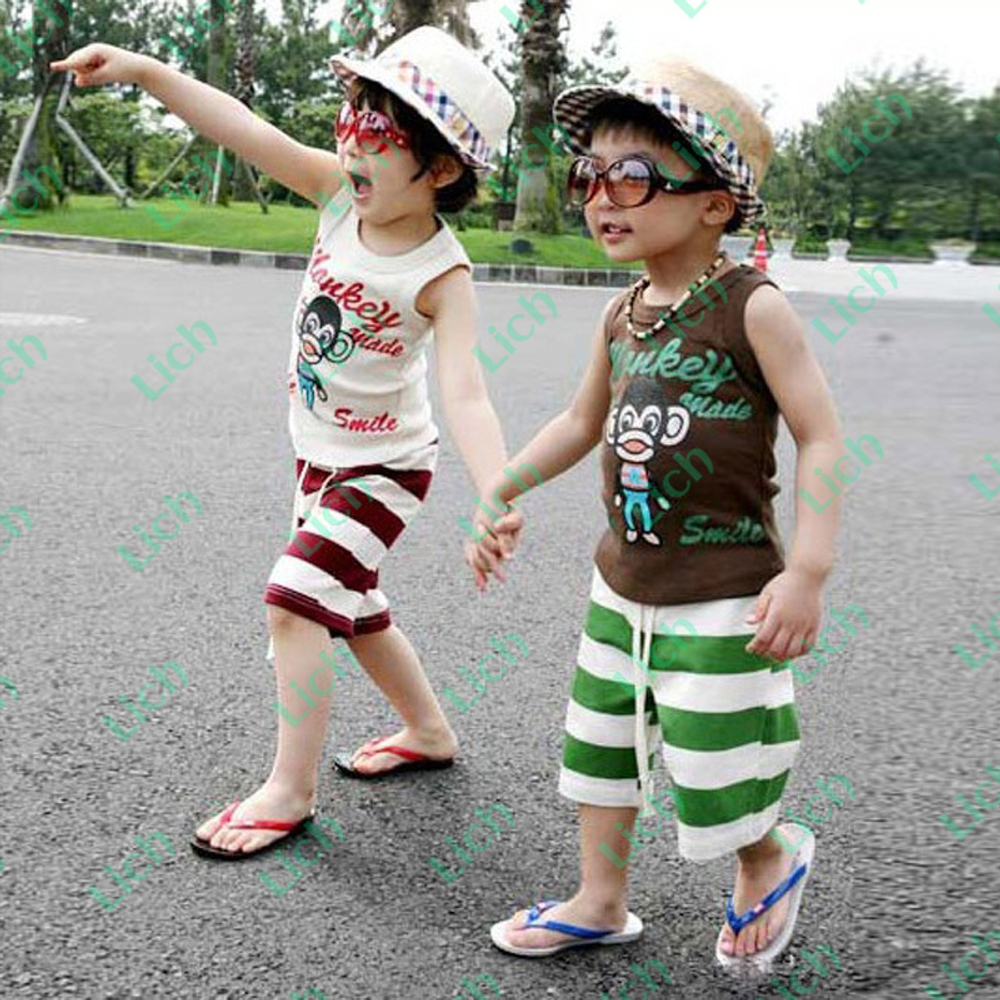 Костюм: майка с принтом обезьяны и полосатые шорты