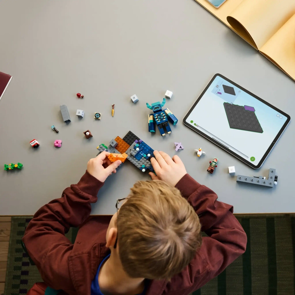 Конструктор LEGO Minecraft 21274 Встреча с начальником тюрьмы