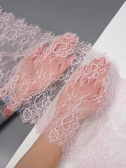 Кружево шантильи нежно-розовое неэластичное ширина 22 см купон 2.9 м С БРАКОМ
