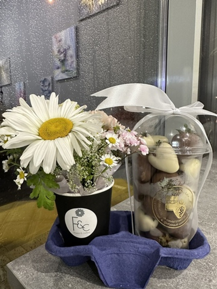 Комплимент 🥰цветы +клубника🌸🍓